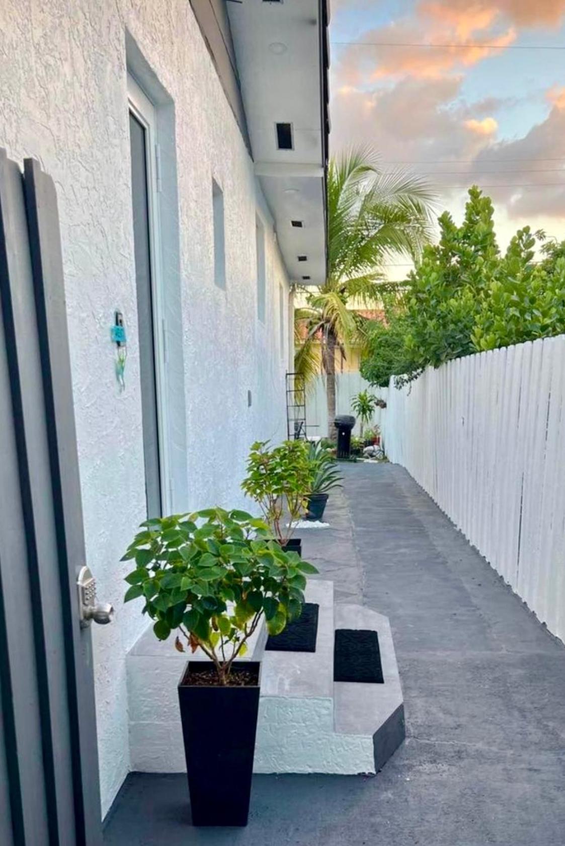 Little Gables Studio-Your Miami Escape-10Min Airport Bagian luar foto