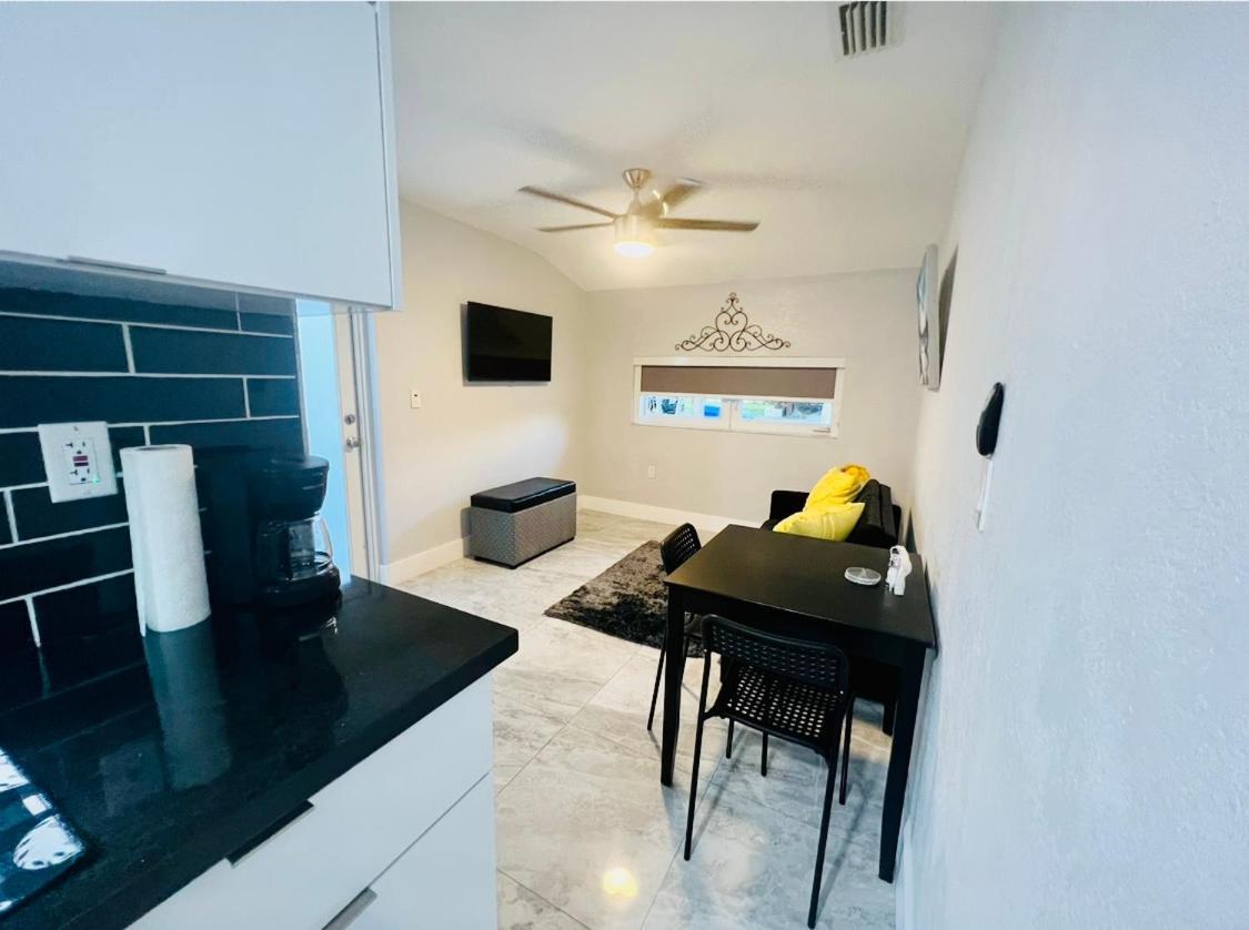 Little Gables Studio-Your Miami Escape-10Min Airport Bagian luar foto